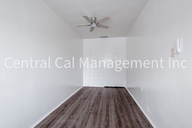 Building Photo - 343-345 E Marengo Ave