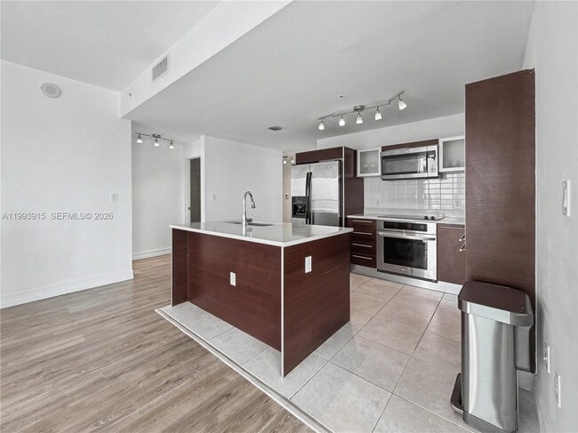 Building Photo - 1900 N Bayshore Dr