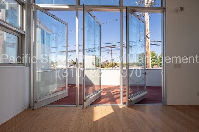 Building Photo - 543 Rose Ave