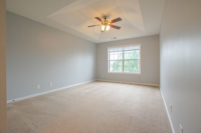 Building Photo - Pet Friendly Three Bedroom!
