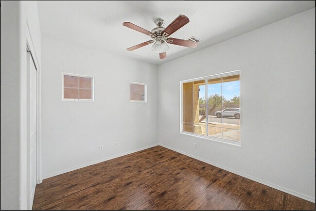 Building Photo - 542 E Bartlett Way