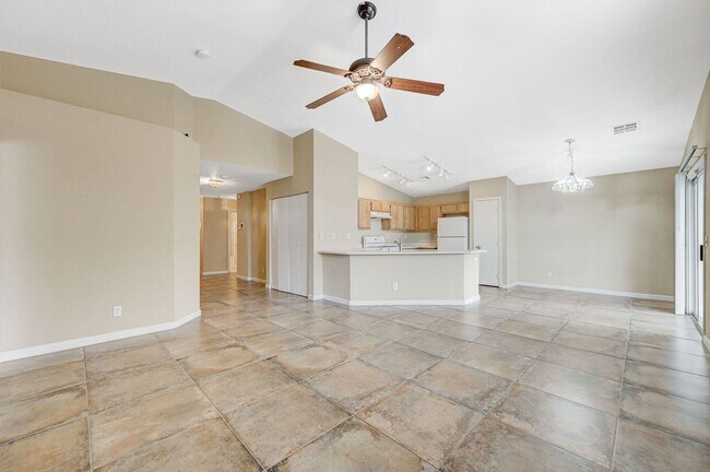 Building Photo - Rare Single Story Home with hard flooring!