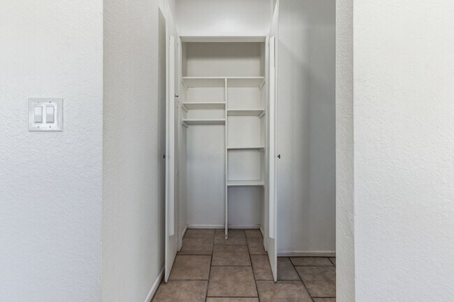 Building Photo - 78683 Ave 42
