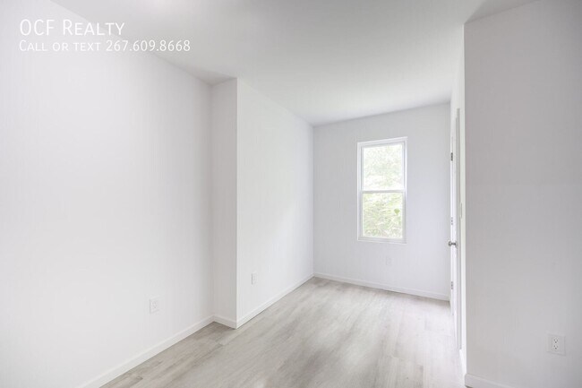 Building Photo - 948 Belmont Ave