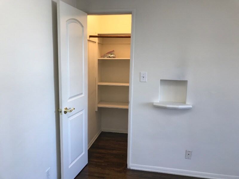 Building Photo - 13744 Burbank Blvd