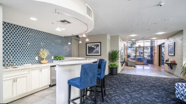 Building Photo - 1701 E Colter St