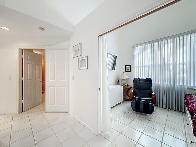 Building Photo - 11853 Fountainside Cir