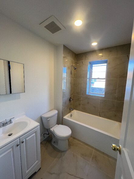 Building Photo - 559 Broadway