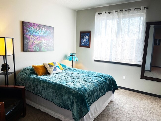 Building Photo - Beautiful 3 Bedroom, 2.5 Bath Two-Story Home with Office in Post Falls