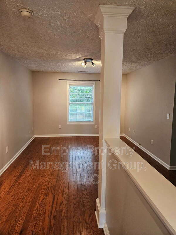 Building Photo - 202 Castlebury Dr