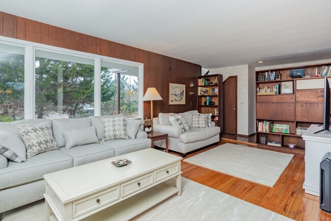 Building Photo - 79 Surf Dr