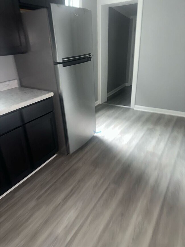 Building Photo - Fully Renovated Single Family House