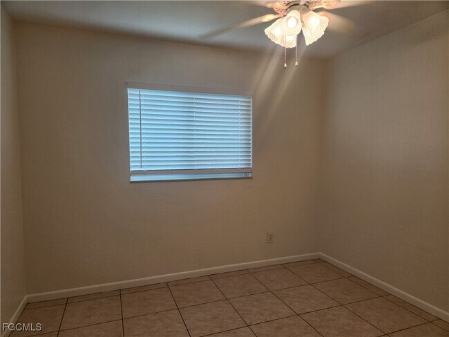 Building Photo - 1623 SW Santa Barbara Pl