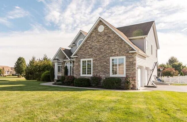 Building Photo - 98 Merganser Dr