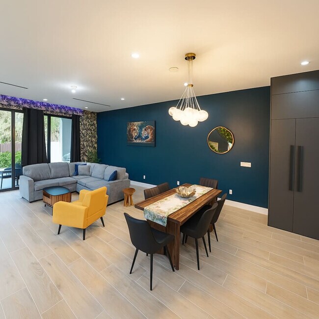 Building Photo - 1812 Miami Rd