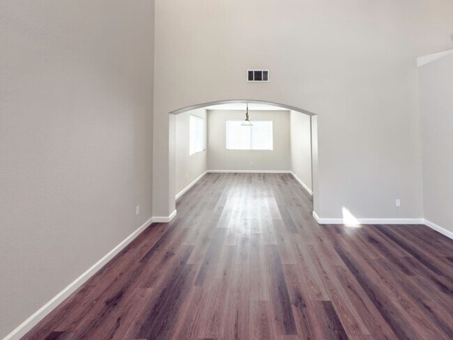 Building Photo - 4 BEDROOM / 3 CAR GARAGE MURRIETA HOME FOR...