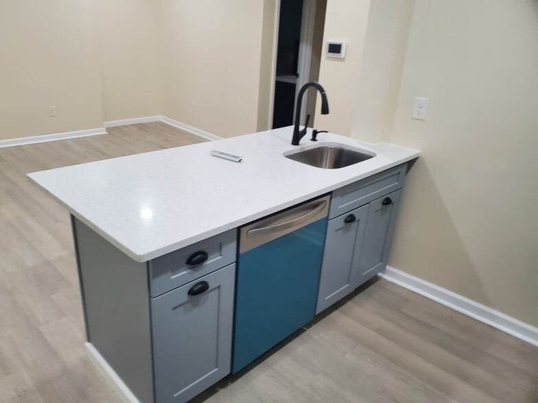 Kitchen Island - 170 Washington Ave