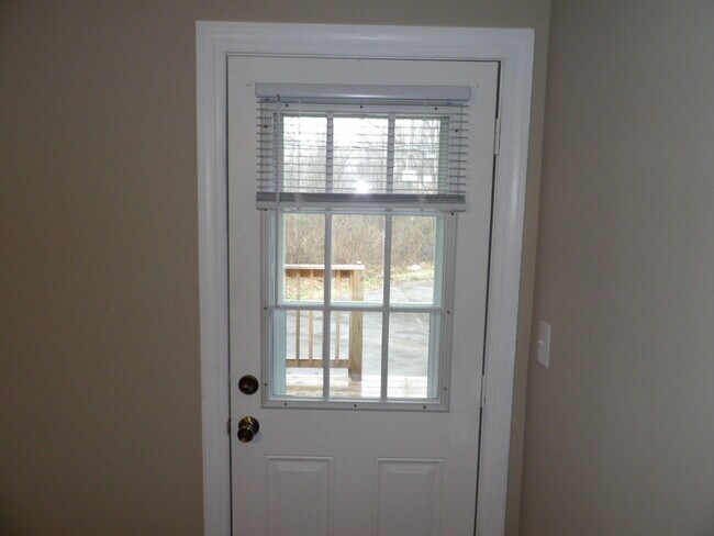 Building Photo - 176 Landings Dr