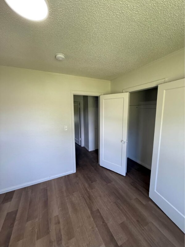 Building Photo - 932 W Teel Rd