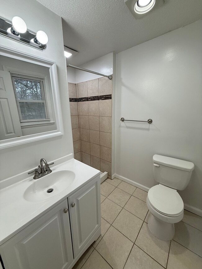 Building Photo - 123 Worthington Rd