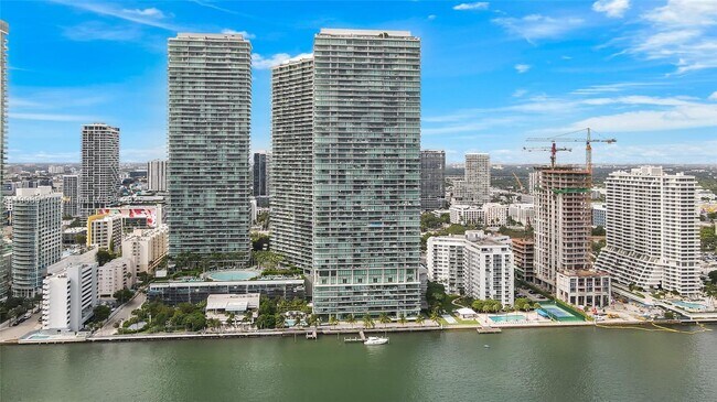 Building Photo - 3131 NE 7th Ave