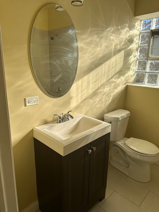 Building Photo - 720 N Homan Ave