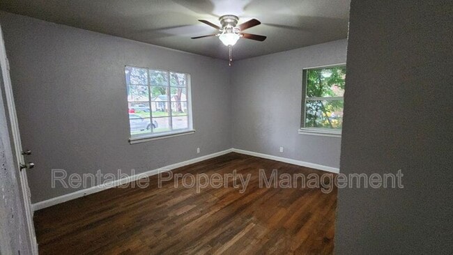 Building Photo - 406 W 14th St