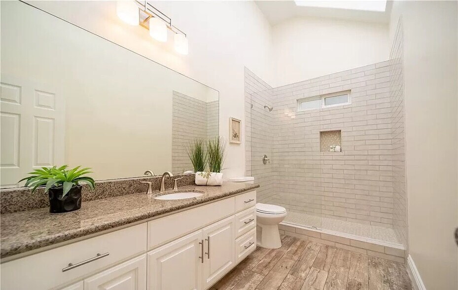 Building Photo - 919 Alabama St