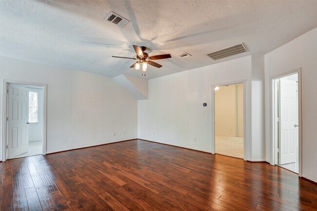 Building Photo - 203 Hazelcrest Dr