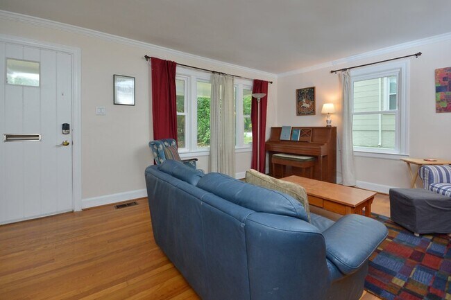 Building Photo - Highly Desirable Trinity Park