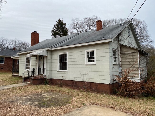 Building Photo - 3/1 close to downtown Shelby, NC