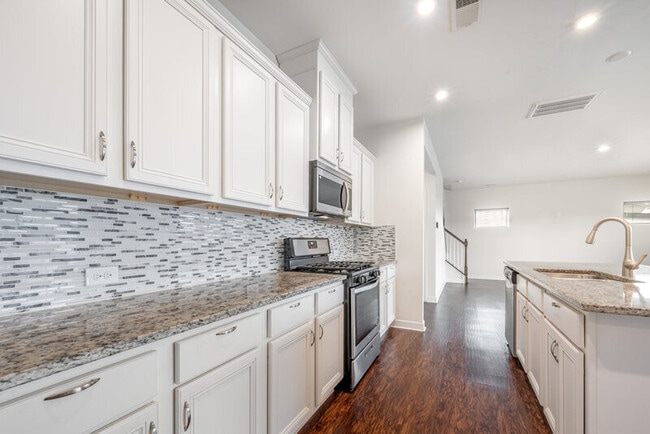 Building Photo - 8604 Caruthers Dr