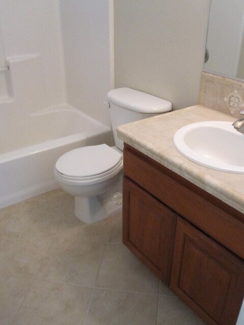 Building Photo - Beautifully updated home in great West Linn neighborhood.