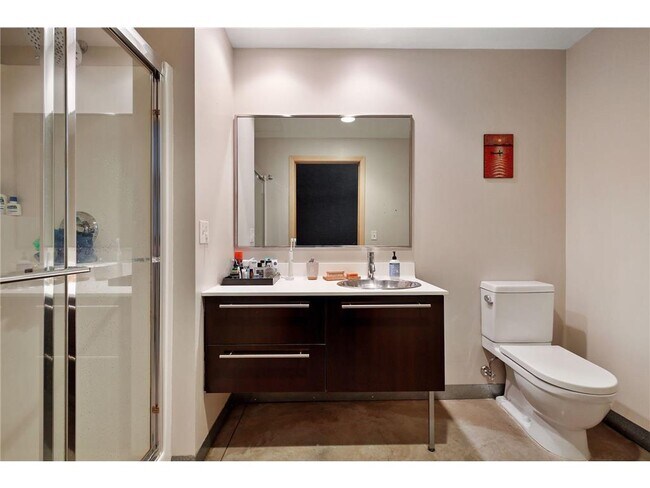 Building Photo - 700 N Washington Ave