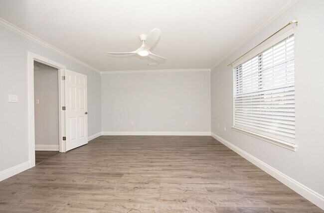 Building Photo - Spacious 5-Bedroom Home in Gated Parkwood ...