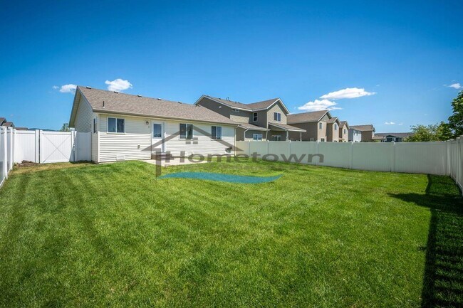Building Photo - Beautiful Modern Home with 3 Bedrooms and ...