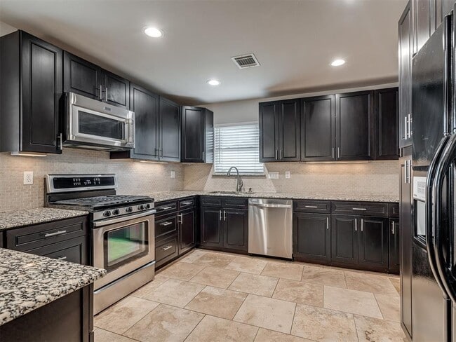 Building Photo - 8 South Ave