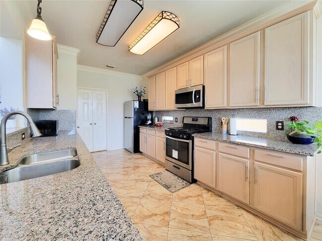 Building Photo - 11811 Champions Grove Ln