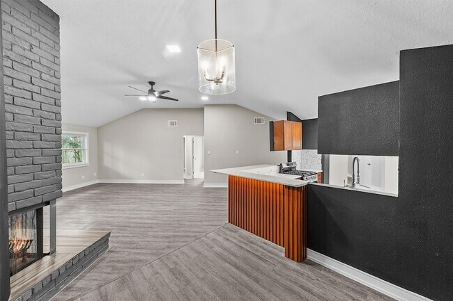 Building Photo - 16026 Beechnut St