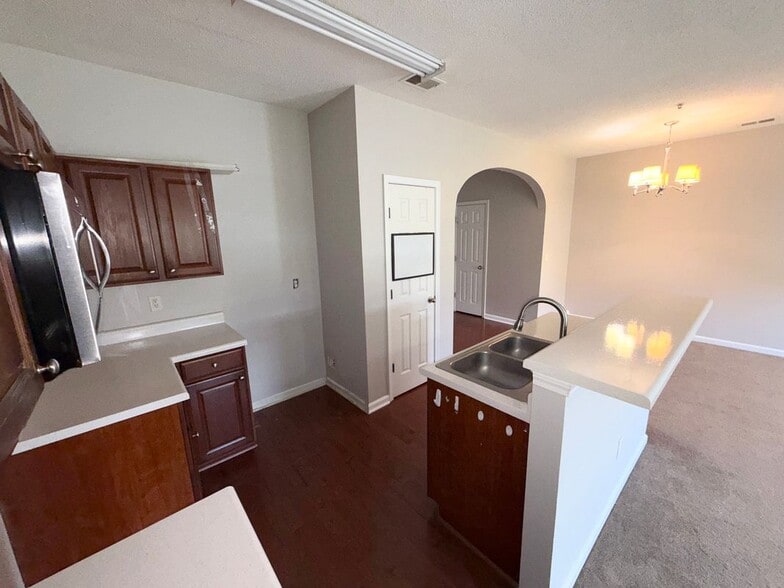 Building Photo - 246 Azalea Cir