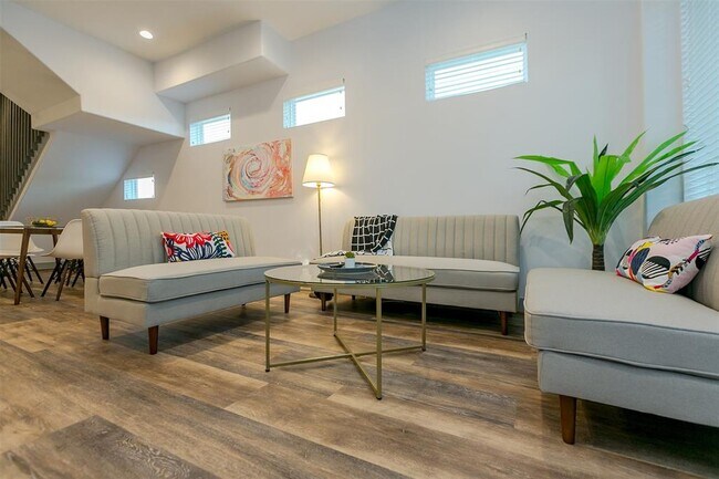 Building Photo - 4303 Chester St