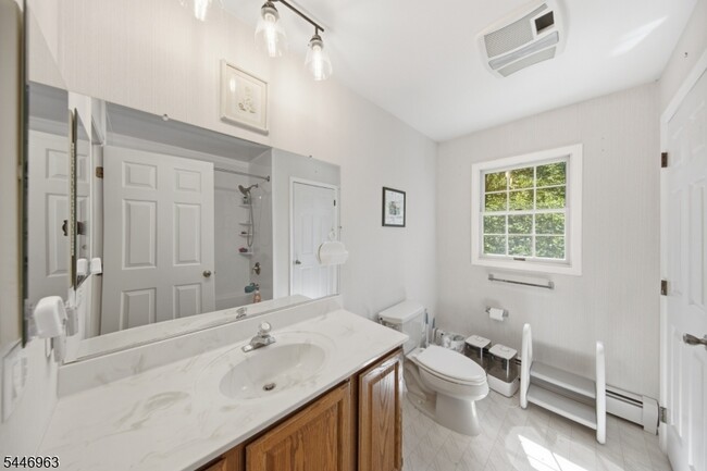 Building Photo - 2057 Lakeside Dr W