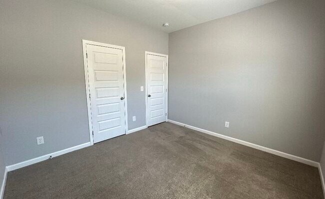 Building Photo - 1027 Echo Rdg Rd