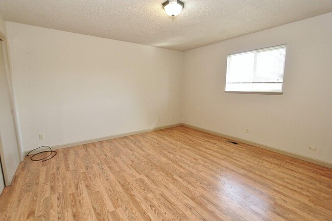 Building Photo - 23750 Fox Ave