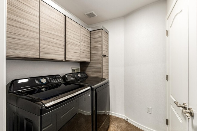 Building Photo - 7601 E Indian Bend Rd