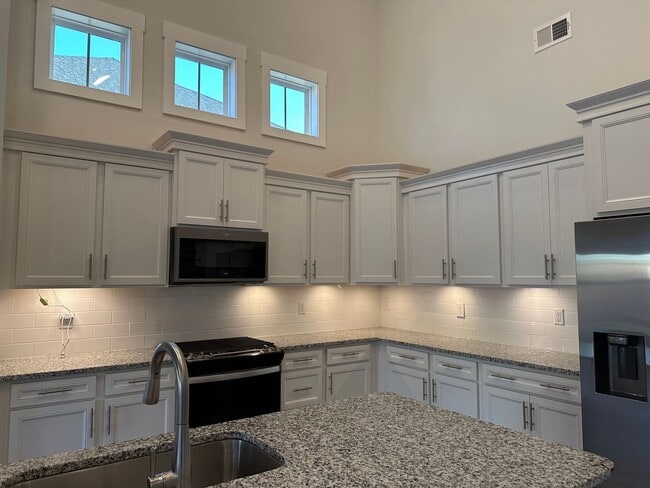 Building Photo - 521 Robinwood Pl