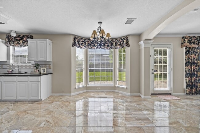 Building Photo - 2018 Waverly Glend Dr