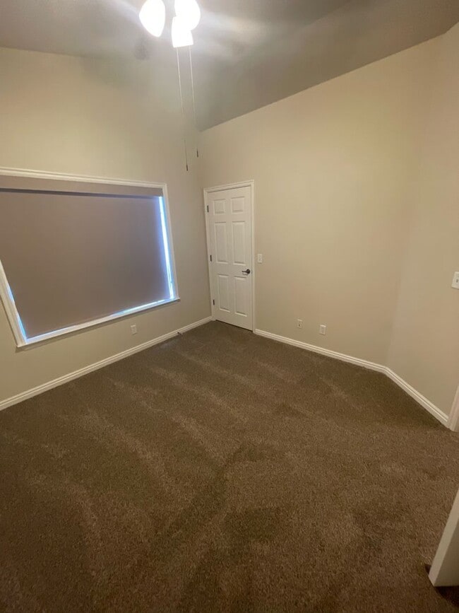 Building Photo - 1061 Canyon Meadow Dr
