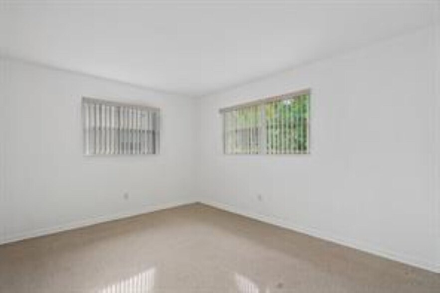 Building Photo - 50 NE 45th Ct