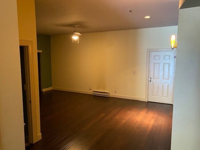 Building Photo - Beautiful and Historic condo just steps fr...